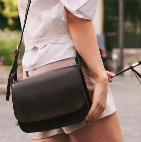 Longchamp Handbags - Longchamp Le Foulonné Leather Crossbody | Black/Gold | free lip balm